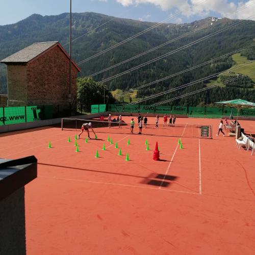 Let’s play tennis!